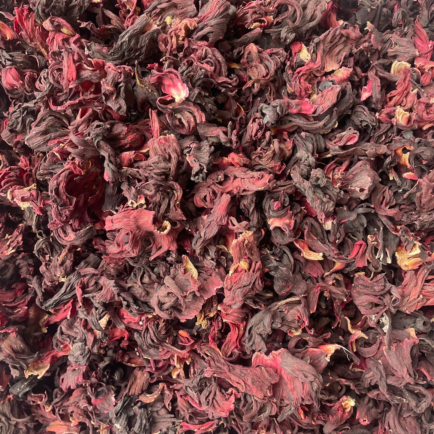 Hibiscusthee van hele bloemen