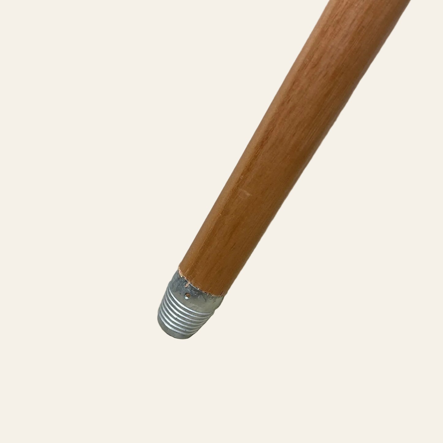 Luxe gelakte houten steel met schroefdraad