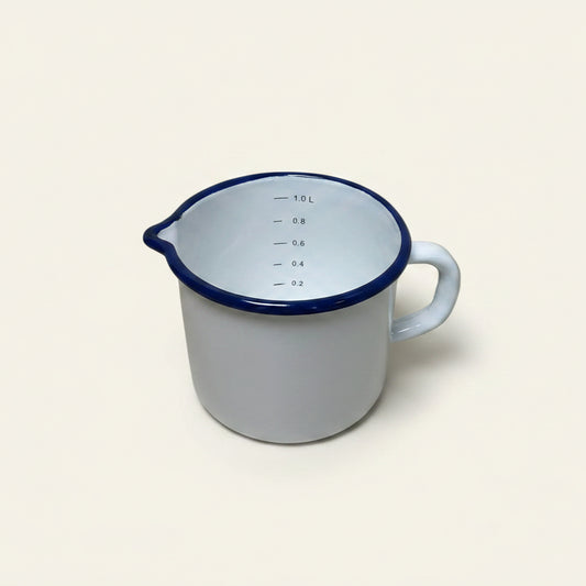 Emaille maatbeker - wit met blauwe rand (1 liter)