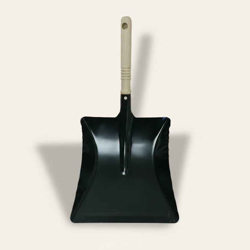 Stofblik zwart - met houten handvat (klassiek)