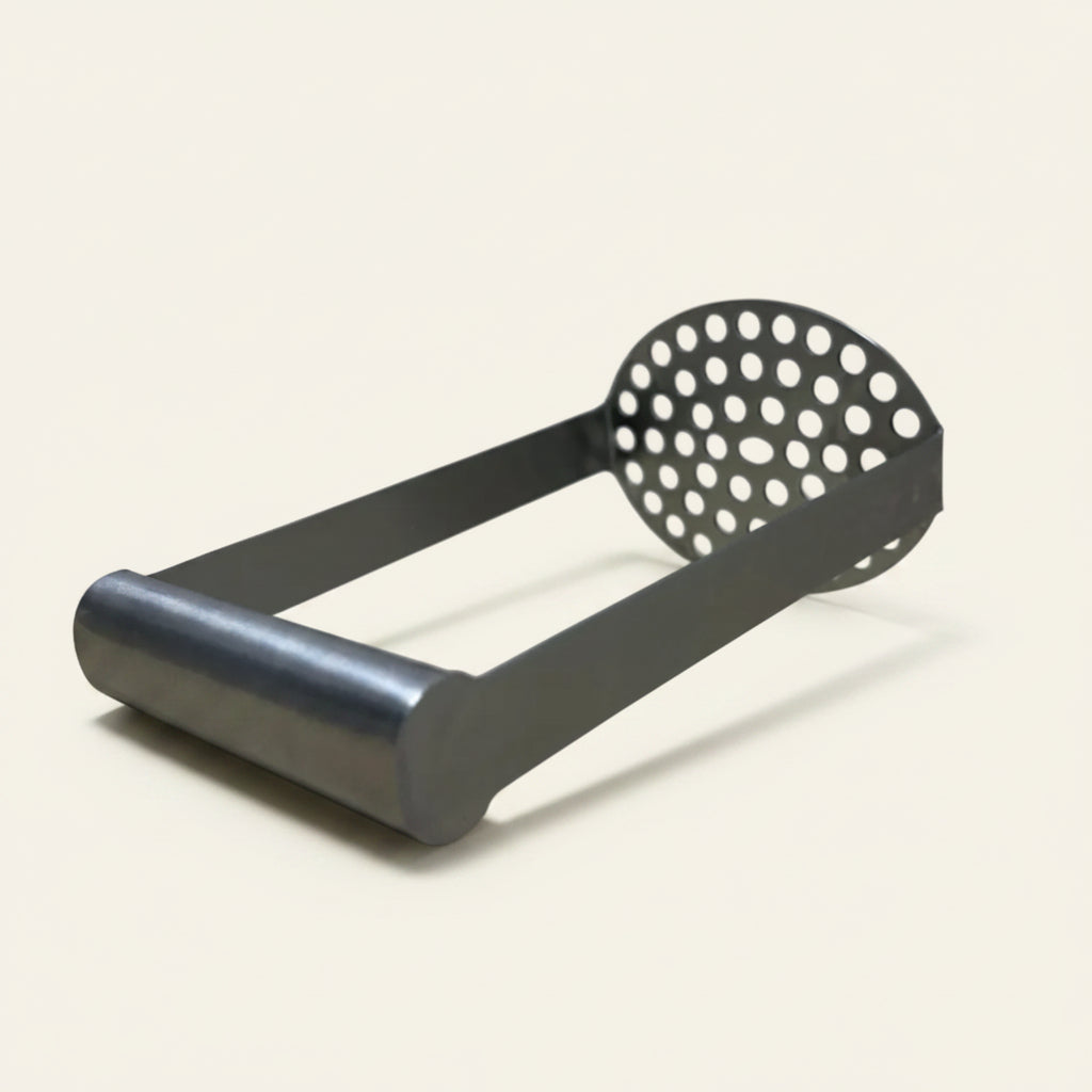 Aardappelstamper van rvs met gaatjes